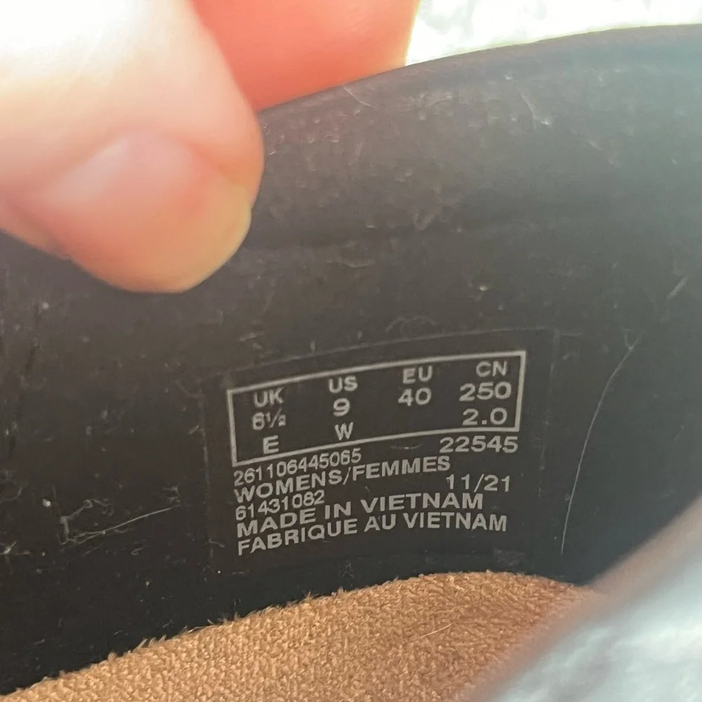 Clarks Women's Black Mary Jane Shoes - Picture 3 of 9